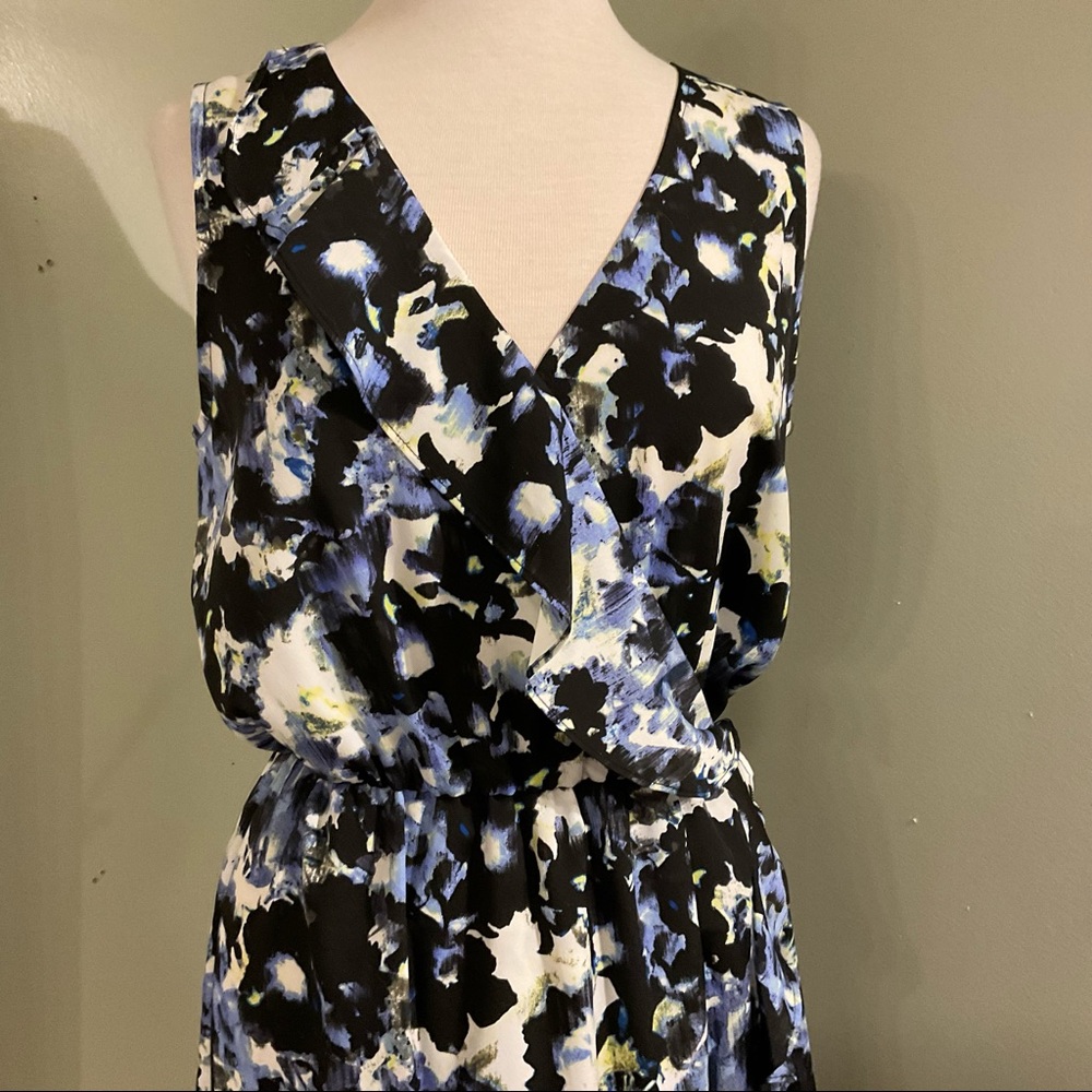 Apt.9 Dress - V Neck, Wrap with a U Hem - size M